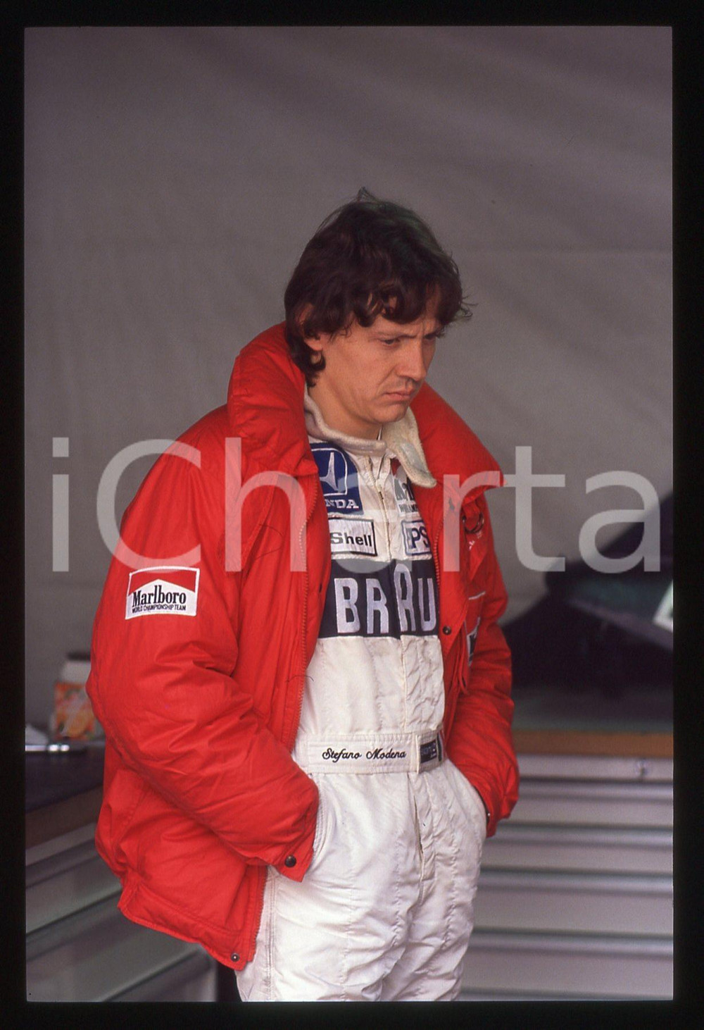 35mm vintage slide* 1991 FORMULA 1 - Stefano MODENA scuderia TYRRELL ai box (2)