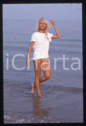 35mm vintage slide* 1985 ca ITALIA Rossella GARDINI in costume da bagno (2)