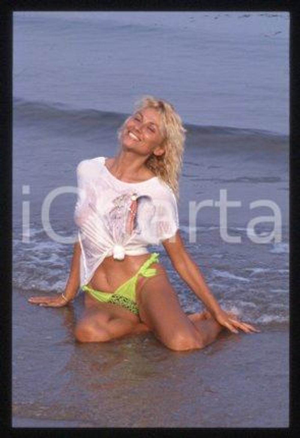 35mm vintage slide* 1985 ca ITALIA Rossella GARDINI in costume da bagno (50)