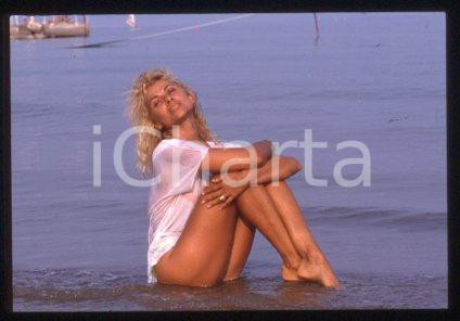 35mm vintage slide* 1985 ca ITALIA Rossella GARDINI in costume da bagno (61)