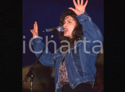 35mm vintage slide* 1990 MILAN Neapolitan singer of "FAVOLANDO" Rosè CRISCI (1)