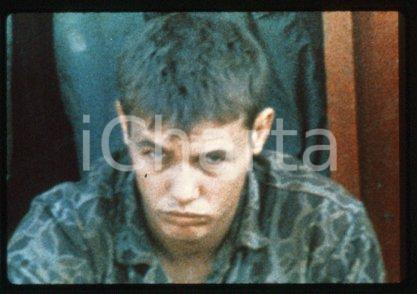 35mm vintage slide* 1987 CINEMA Novels "DEAR AMERICA" by Bill COUTURIE 6 E   Diapositiva d'epoca, in formato 35 mm.CONDIZIONI: GOOD E' severamente vietata la riproduzione. Tutti i diritti sono riservati.Nella diapositiva ICharta mette in vendita, sul negozio eBay e in esclusiva sul sito "icharta" il proprio archivio composto da numerose diapositive e negativi fotografici d'epoca, tutti originali e autentici, che attraversano la storia del costume italiano tra gli la fine degli anni Sessanta e Novanta.Si tratta di uno sguardo inedito sull'attualit&agrave;, la politica, la vita quotidiana, il gossip e la cultura, che fotografa il cambiamento della nazione in quest'ultimo scorcio del XX secolo. Un'occasione unica per il mercato del collezionismo, che vede finalmente disponibile un archivio eccezionale per vastit&agrave;, tematiche e condizioni, in un settore (il negativo fotografico e la diapositiva) di assoluta novit&agrave; e dalle interessanti prospettive di investimento.  CONDIZIONI:FAIR/discreto originale e autentica 1