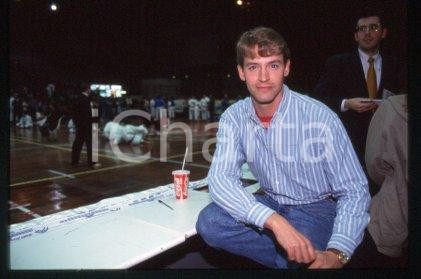 35mm vintage slide* 1990 ca MILANO IL RAGAZZO DAL KIMONO D'ORO - Ron WILLIAMS 6