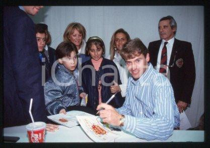 35mm vintage slide* 1990 ca MILANO IL RAGAZZO DAL KIMONO D'ORO - Ron WILLIAMS 30