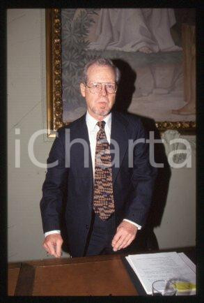 35mm vintage slide* 1999 ca MILAN economist & professor Oliver WILLIAMSON (8)