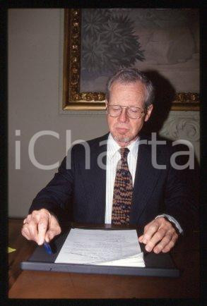 35mm vintage slide* 1999 ca MILAN economist & professor Oliver WILLIAMSON (15)