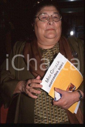 35mm vintage slide* 2000 ca MILAN "MISA CRIOLLA" singer Mercedes SOSA (4)