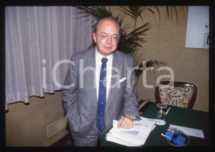35mm vintage slide* 1992 ca POLITICS foreign relations Evgenij AMBARZUMOV (11)