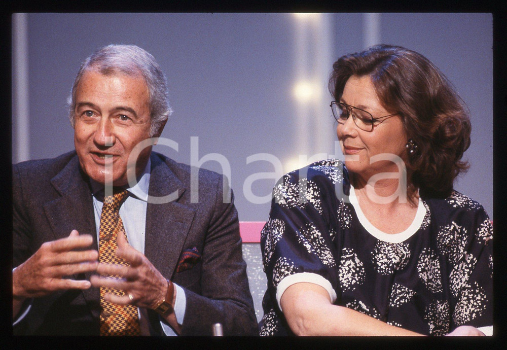 35mm vintage slide* 1990 ca CANALE 5 TRA MOGLIE E MARITO VIP Duccio TESSARI (2)