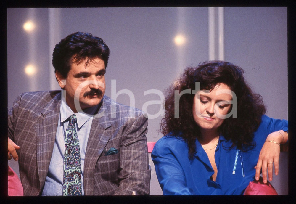 Fotografia d epoca originale 35mm vintage slide 1990 ca CANALE 5 TRA MOGLIE E MARITO VIP Sergio VASTANO 1