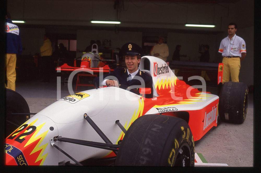 35mm vintage slide* 1993 FORMULA1 Luca BADOER LOLA T93/30 divisa POLIZIA STATO 2