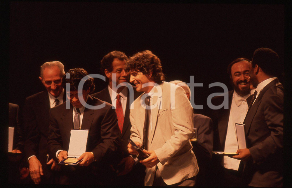 Fotografia d epoca originale 35mm vintage slide 1990 MILANO Gala ITALIA  90 Diego MARADONA  Premiazione 2 1