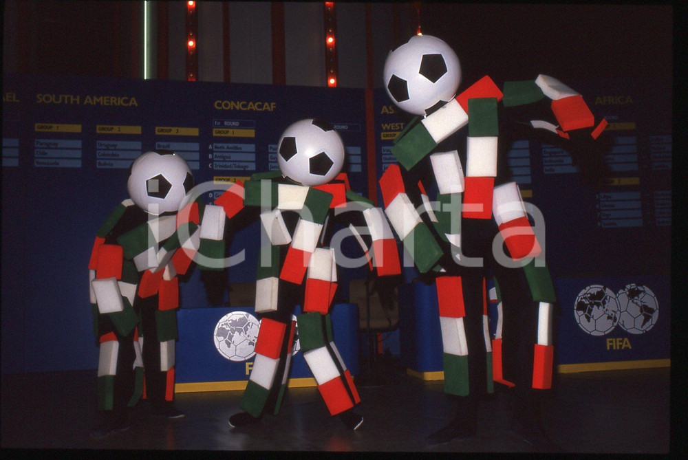 35mm vintage slide* 1989 ROMA PALAEUR Mascotte ITALIA '90 CIAO - Ritratto