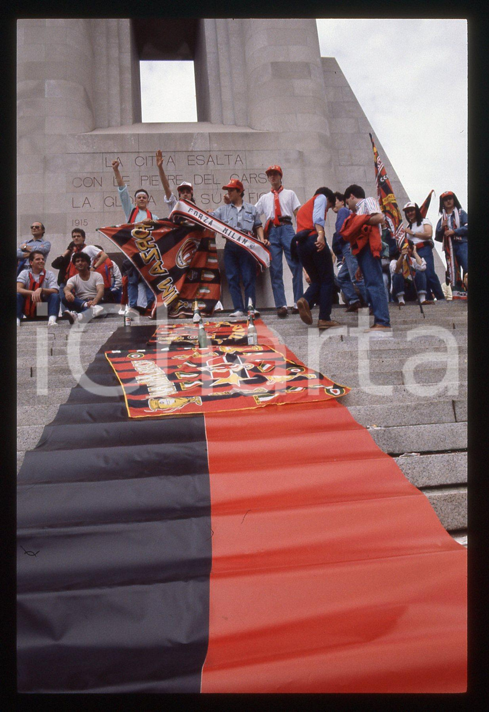 35mm vintage slide* 1988 COMO Tifosi MILAN in festa dopo conquista scudetto 10