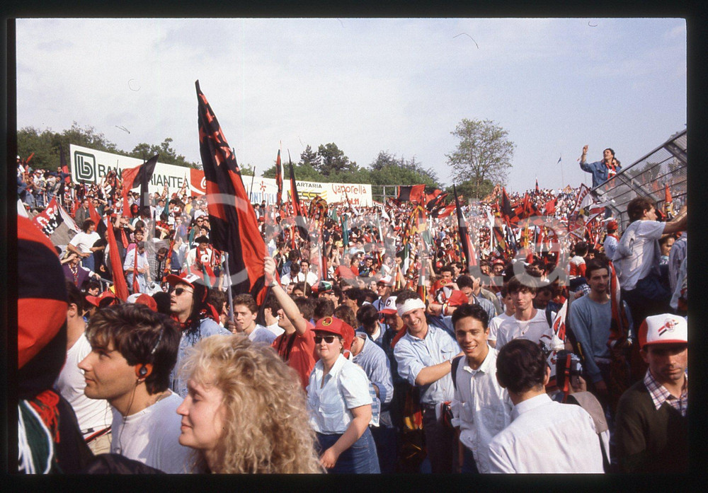 35mm vintage slide* 1988 COMO Tifosi MILAN in festa dopo conquista scudetto 11