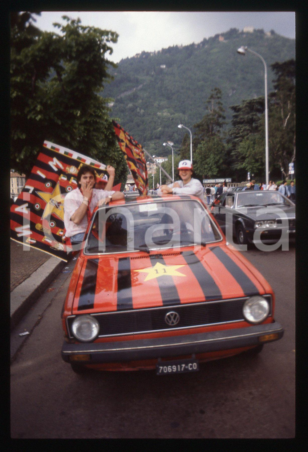 35mm vintage slide* 1988 COMO Tifosi MILAN in festa dopo conquista scudetto 13