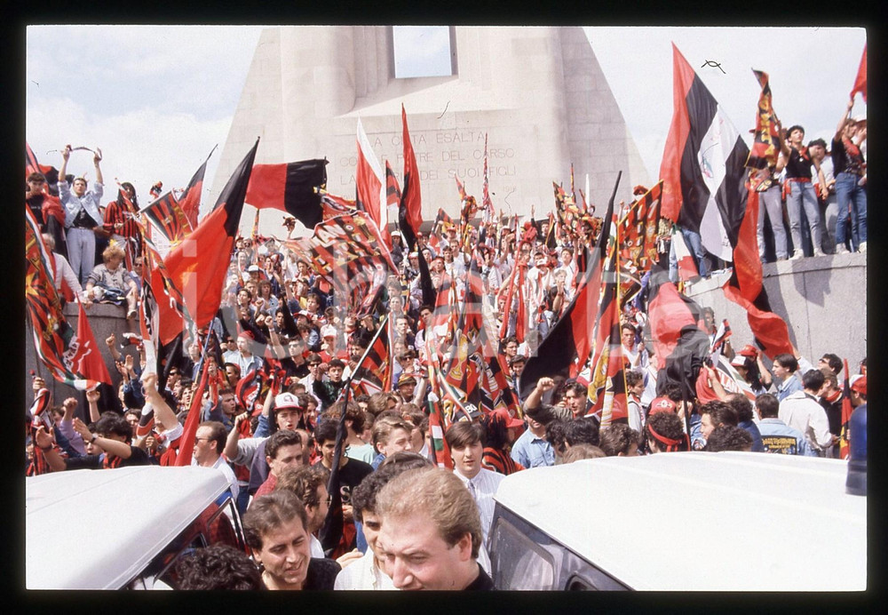 35mm vintage slide* 1988 COMO Tifosi MILAN in festa dopo conquista scudetto 15
