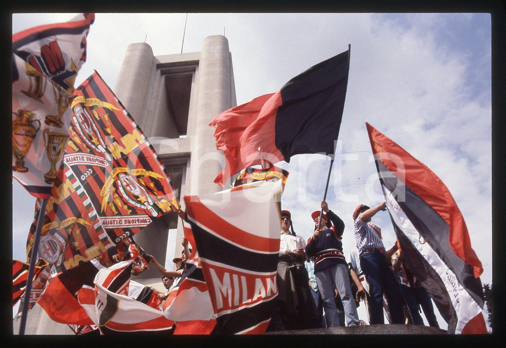 35mm vintage slide* 1988 COMO Tifosi MILAN in festa dopo conquista scudetto 18