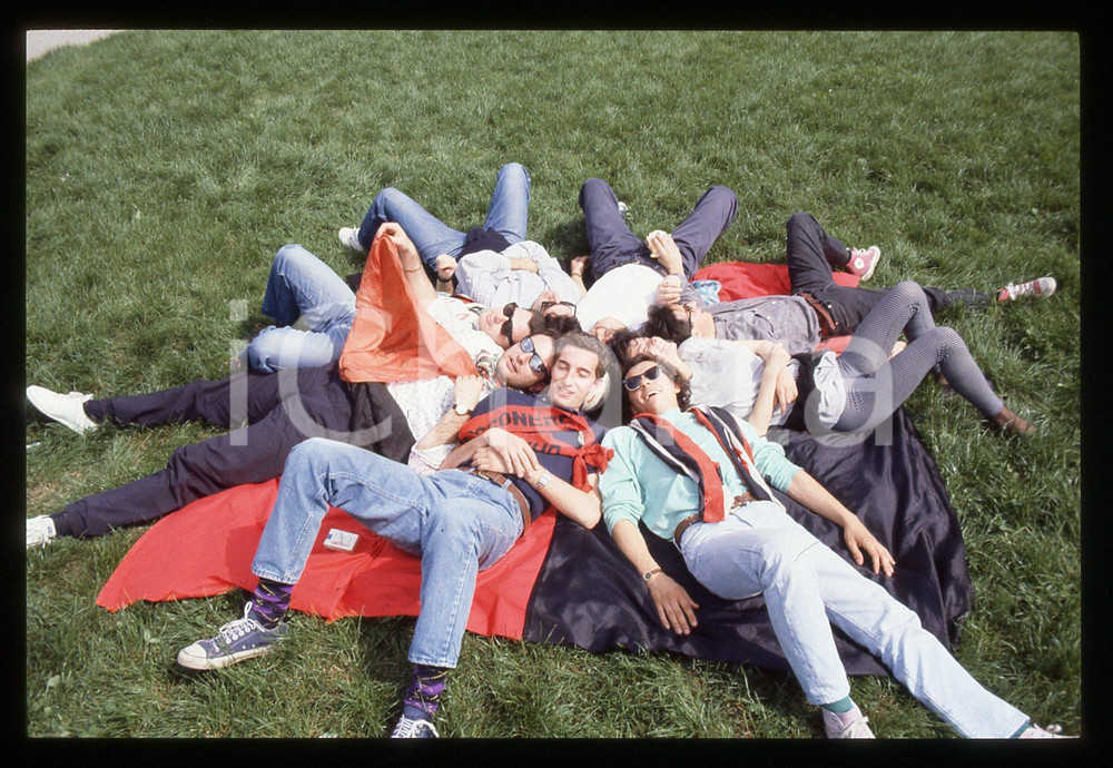 35mm vintage slide* 1988 COMO Tifosi MILAN in festa dopo conquista scudetto 19