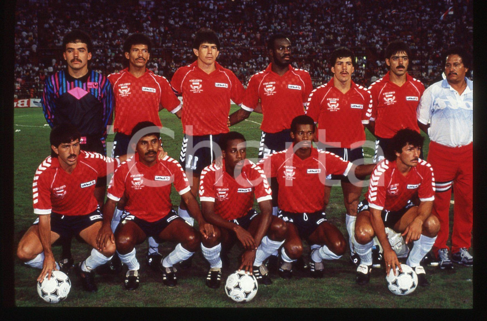 35mm vintage slide* 1990 ca CALCIO Formazione iniziale COSTARICA