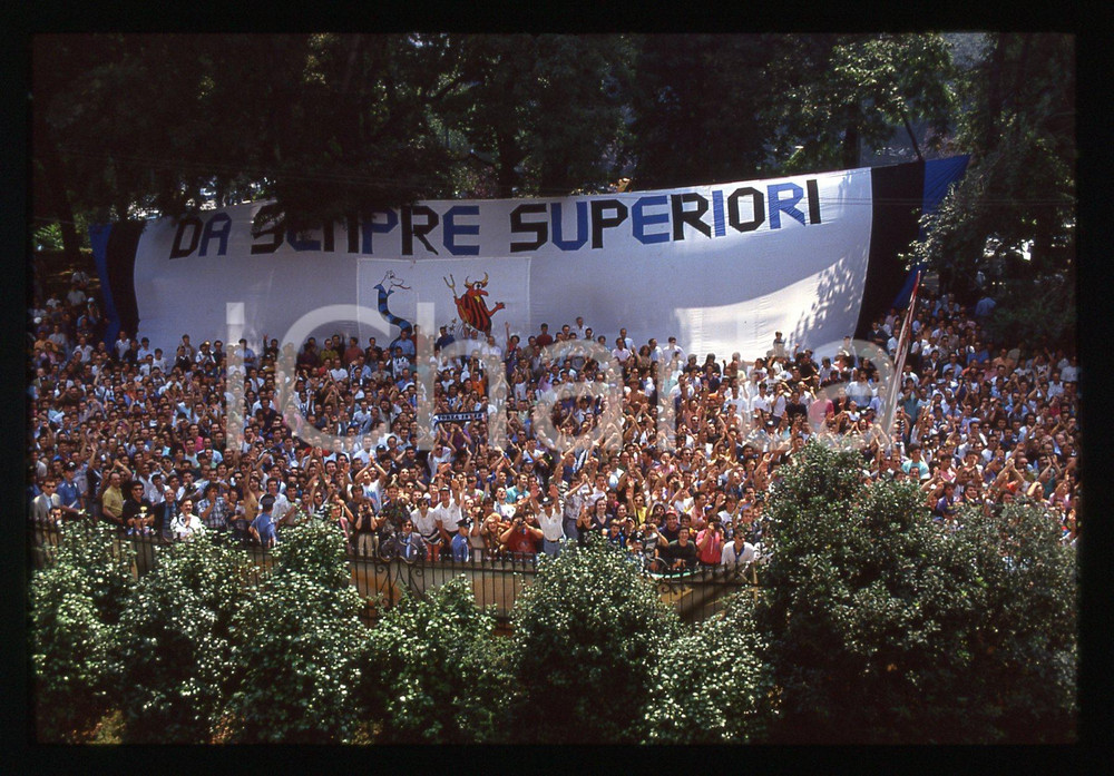 35mm vintage slide* 1990 ca CALCIO - F.C. INTER Tifosi festeggiano la squadra 4