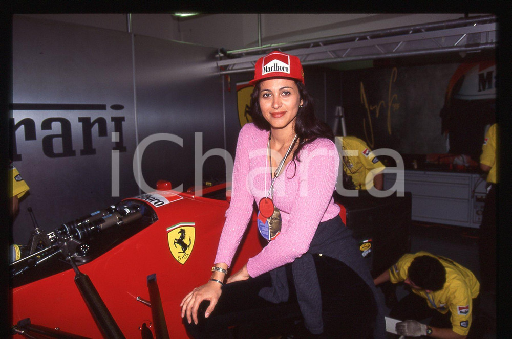 35mm vintage slide* 1995 GP SAN MARINO Sandra SILVA al box FERRARI - Ritratto