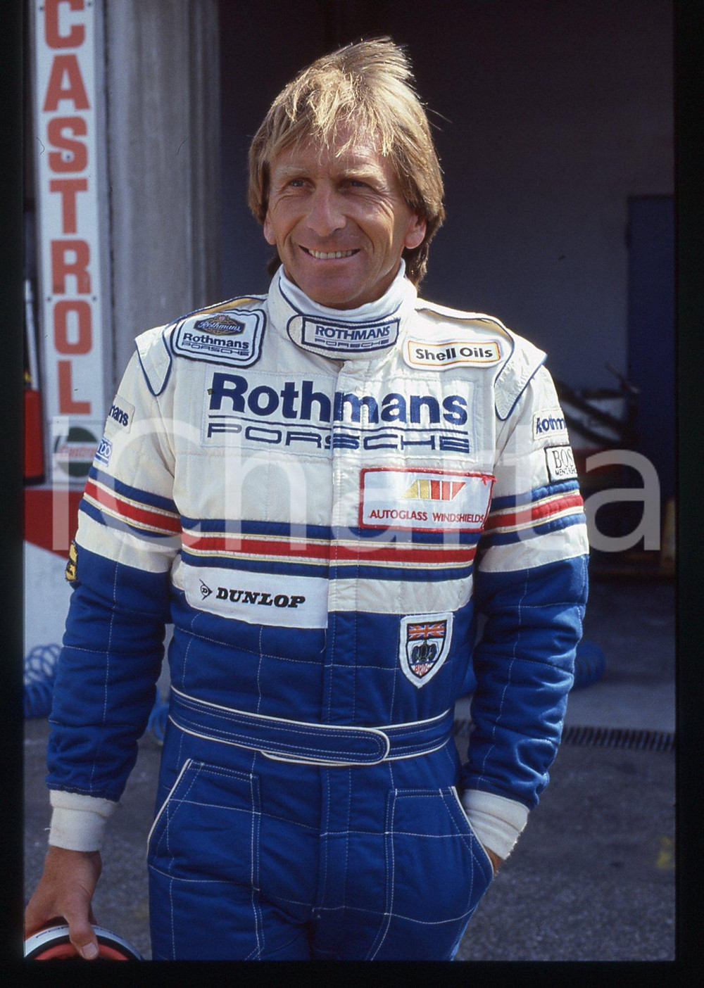 35mm vintage slide* 1985 1000 KM MONZA Derek BELL Team ROTHMANS - Ritratto (9)  Diapositiva d'epoca, in formato 35 mm.CONDIZIONI: GOODTutti i diritti riservati.E' severamente vietata la riproduzione. ICharta mette in vendita, sul negozio eBay e in esclusiva sul sito "icharta" il proprio archivio composto da numerose diapositive e negativi fotografici d'epoca, tutti originali e autentici, che attraversano la storia del costume italiano tra gli la fine degli anni Sessanta e Novanta.Si tratta di uno sguardo inedito sull'attualit&agrave;, la politica, la vita quotidiana, il gossip e la cultura, che fotografa il cambiamento della nazione in quest'ultimo scorcio del XX secolo. Un'occasione unica per il mercato del collezionismo, che vede finalmente disponibile un archivio eccezionale per vastit&agrave;, tematiche e condizioni, in un settore (il negativo fotografico e la diapositiva) di assoluta novit&agrave; e dalle interessanti prospettive di investimento.  originale e autentica 1