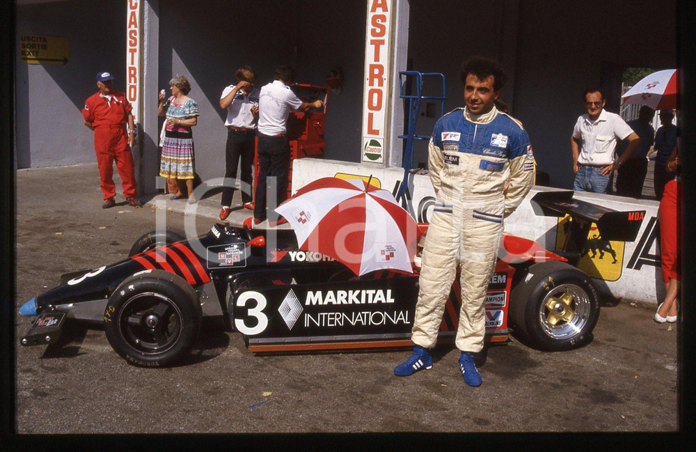 35mm vintage slide* 1984 GP MONZA F3 Claudio LANGES BARRON RALT RT3 TOYOTA (3) Diapositiva d'epoca, in formato 35 mm.CONDIZIONI: GOODTutti i diritti riservati.E' severamente vietata la riproduzione. ICharta mette in vendita, sul negozio eBay e in esclusiva sul sito "icharta" il proprio archivio composto da numerose diapositive e negativi fotografici d'epoca, tutti originali e autentici, che attraversano la storia del costume italiano tra gli la fine degli anni Sessanta e Novanta.Si tratta di uno sguardo inedito sull'attualit&agrave;, la politica, la vita quotidiana, il gossip e la cultura, che fotografa il cambiamento della nazione in quest'ultimo scorcio del XX secolo. Un'occasione unica per il mercato del collezionismo, che vede finalmente disponibile un archivio eccezionale per vastit&agrave;, tematiche e condizioni, in un settore (il negativo fotografico e la diapositiva) di assoluta novit&agrave; e dalle interessanti prospettive di investimento.  originale e autentica 1