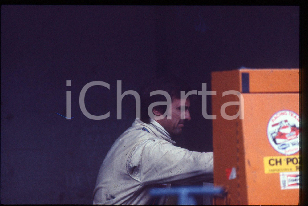 35mm vintage slide* 1975 ca GP MONZA F1 Carlos REUTEMANN nel box - Ritratto