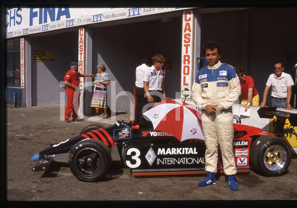35mm vintage slide* 1984 GP MONZA F3 Claudio LANGES BARRON RALT RT3 TOYOTA (2) Diapositiva d'epoca, in formato 35 mm.CONDIZIONI: GOODTutti i diritti riservati.E' severamente vietata la riproduzione. ICharta mette in vendita, sul negozio eBay e in esclusiva sul sito "icharta" il proprio archivio composto da numerose diapositive e negativi fotografici d'epoca, tutti originali e autentici, che attraversano la storia del costume italiano tra gli la fine degli anni Sessanta e Novanta.Si tratta di uno sguardo inedito sull'attualit&agrave;, la politica, la vita quotidiana, il gossip e la cultura, che fotografa il cambiamento della nazione in quest'ultimo scorcio del XX secolo. Un'occasione unica per il mercato del collezionismo, che vede finalmente disponibile un archivio eccezionale per vastit&agrave;, tematiche e condizioni, in un settore (il negativo fotografico e la diapositiva) di assoluta novit&agrave; e dalle interessanti prospettive di investimento.  originale e autentica 1