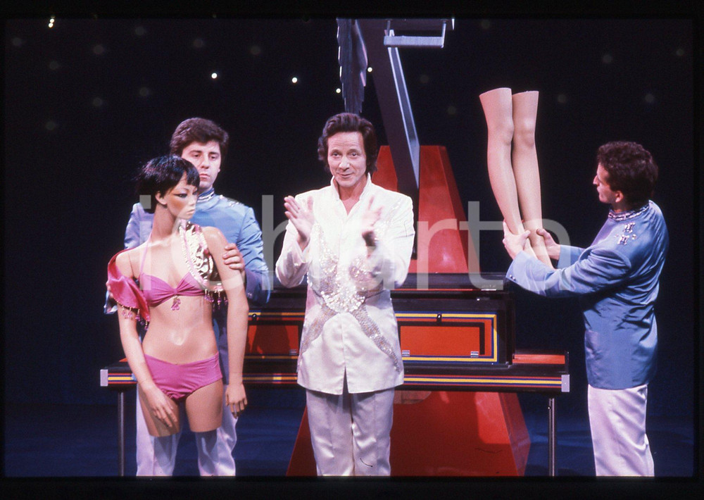 35mm vintage slide* 1984 RAI 2 IL TRAPPOLONE Mago SILVAN - Gioco di prestigio 19