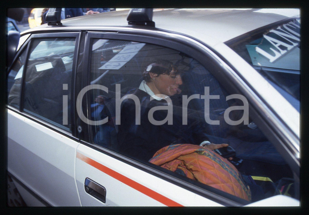 35mm vintage slide* 1996 ITALIA COSTUME Manuela DI CENTA al cellulare Ritratto 3