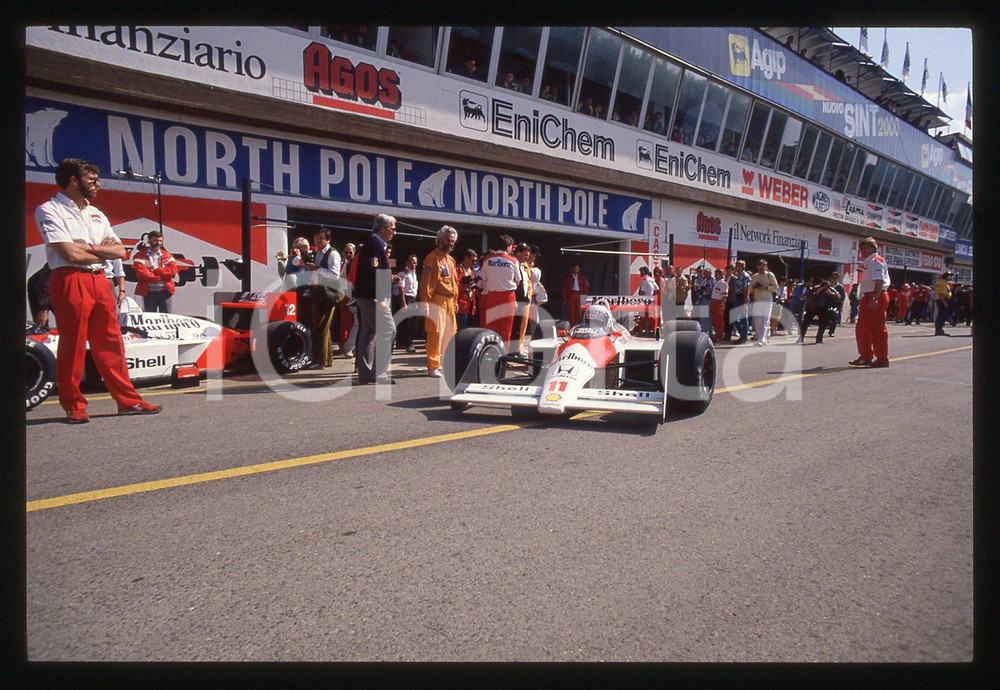 35mm vintage slide* 1988 GP SAN MARINO Alain PROST su MCLAREN MP4/4 ai box