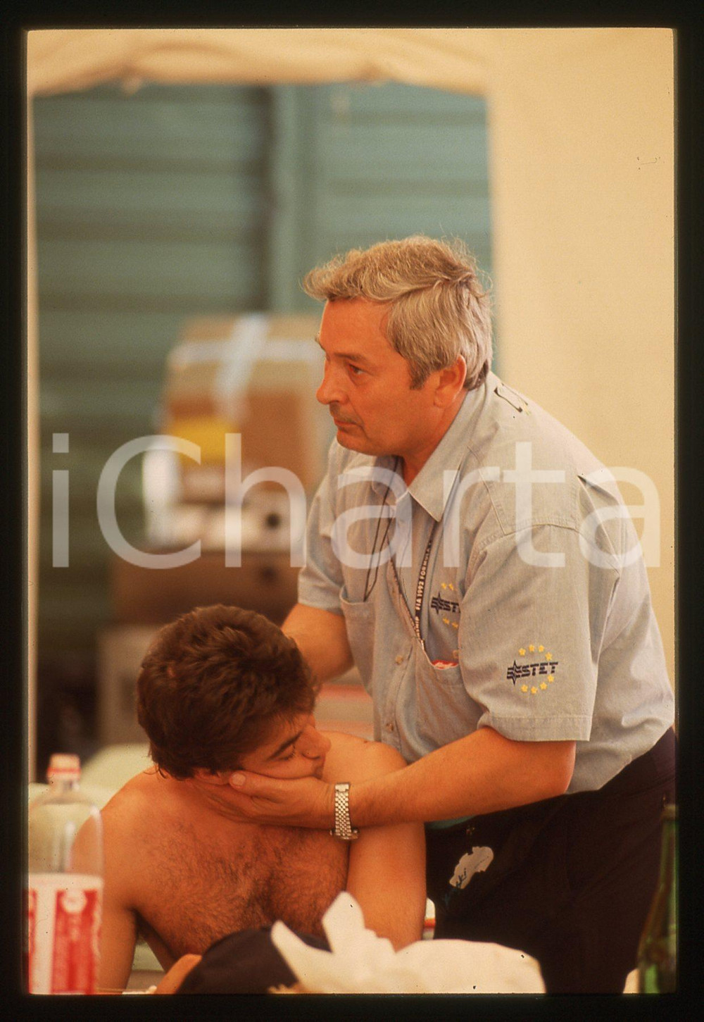 35mm vintage slide* 1990ca FORMULA1 Jean ALESI massaggiato da funzionario STET 4