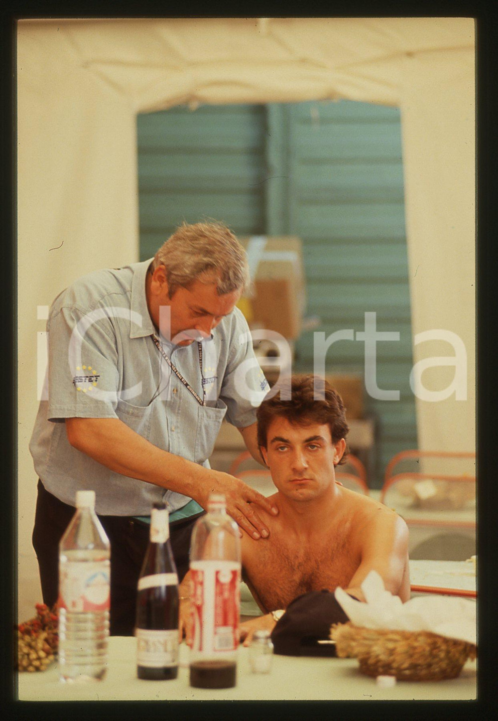 35mm vintage slide* 1990ca FORMULA1 Jean ALESI massaggiato da funzionario STET 5