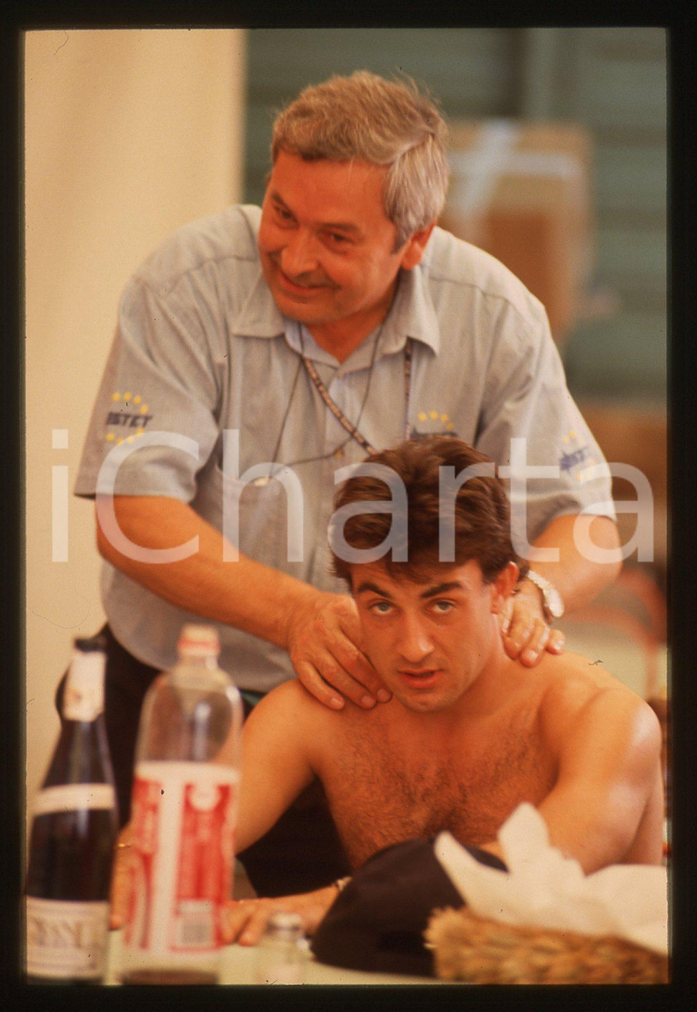 35mm vintage slide* 1990ca FORMULA1 Jean ALESI massaggiato da funzionario STET 6
