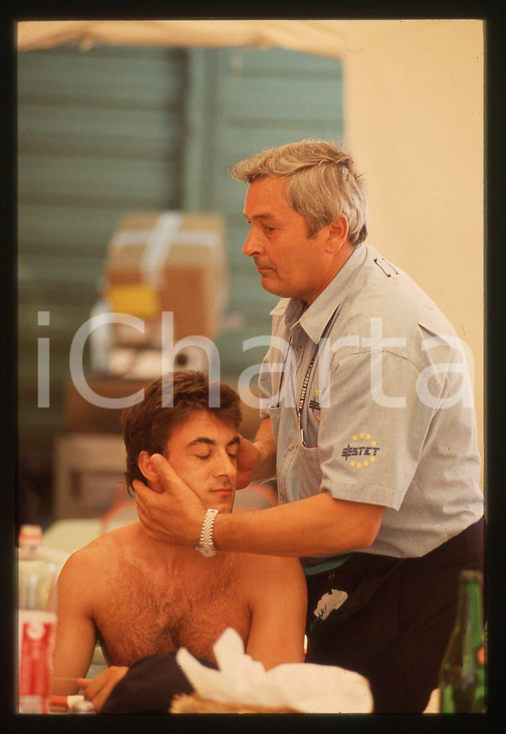 35mm vintage slide* 1990ca FORMULA1 Jean ALESI massaggiato da funzionario STET 7