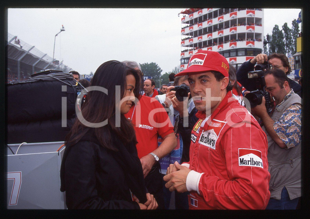 35mm vintage slide* 1995 GP SAN MARINO Jean ALESI con Kumiko GOTO (33)