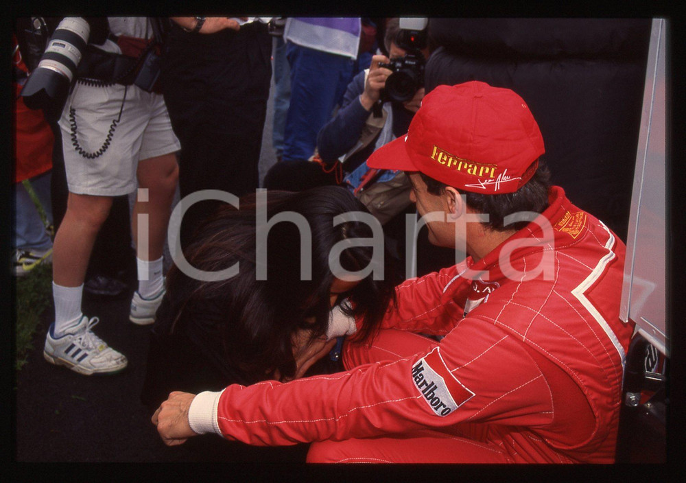 35mm vintage slide* 1995 GP SAN MARINO Jean ALESI con Kumiko GOTO (37)
