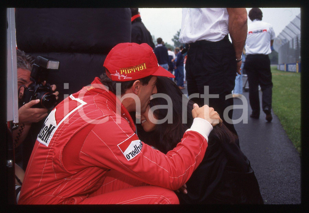 35mm vintage slide* 1995 GP SAN MARINO Jean ALESI con Kumiko GOTO (49)