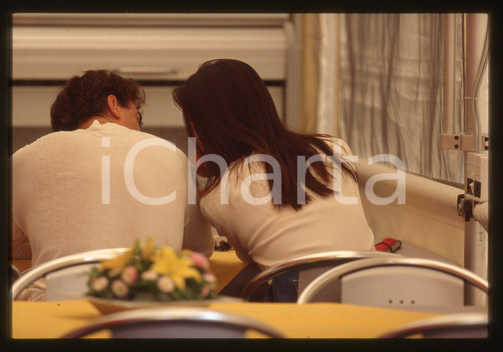 35mm vintage slide* 1995 GP SAN MARINO Jean ALESI a pranzo con Kumiko GOTO 