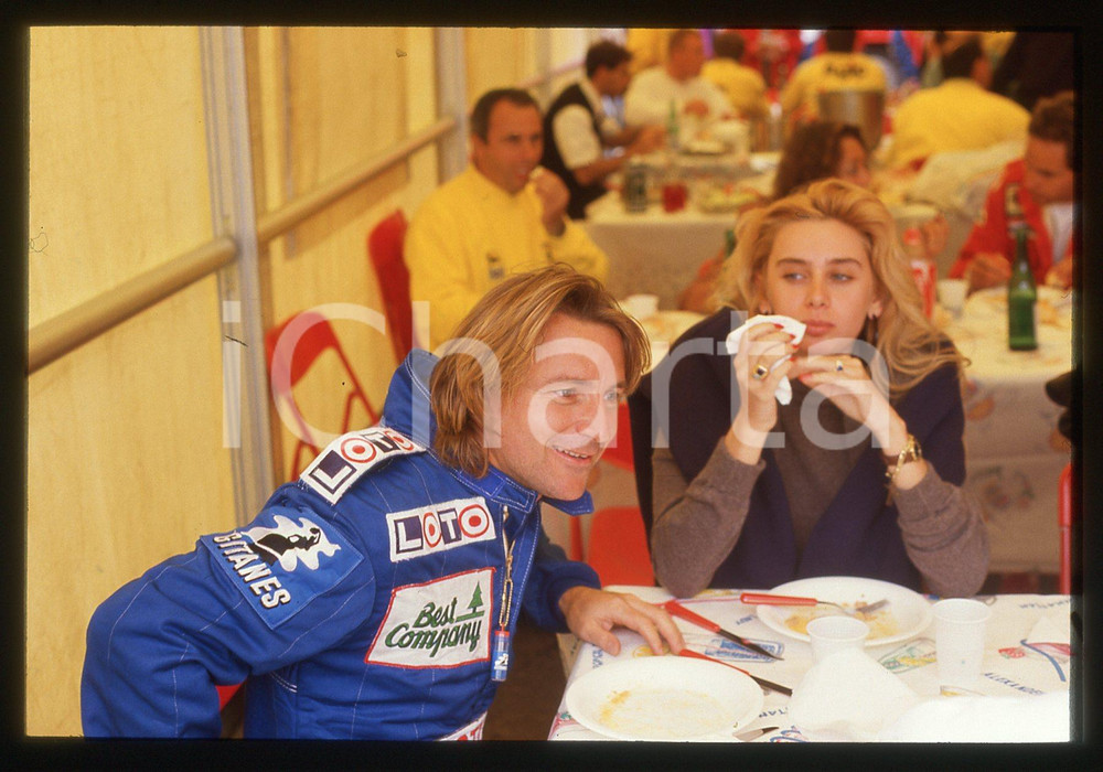 35mm vintage slide* 1989 FORMULA 1 Renè ARNOUX a pranzo nel motorhome (4)