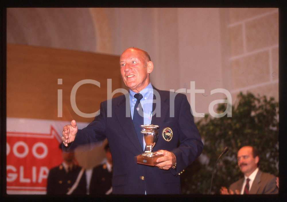 35mm vintage slide* 1999 BRESCIA 1000 MIGLIA Stirling MOSS riceve un premio