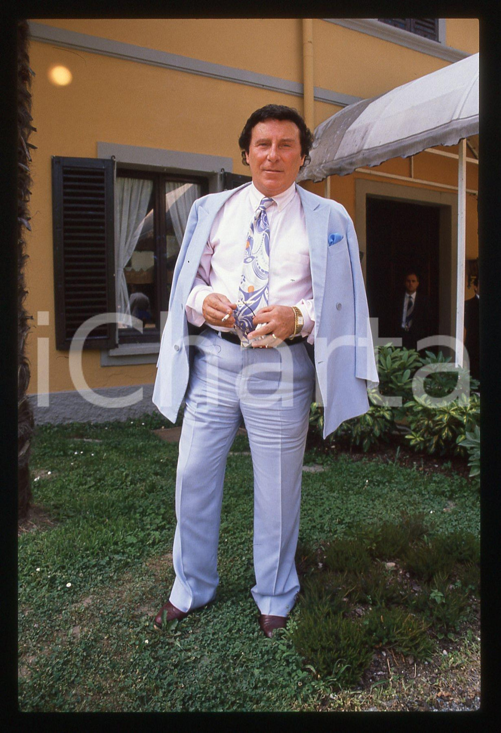 35mm vintage slide* 1990 ca COSTUME Ugo FRISOLI - Ritratto del presentatore (8)