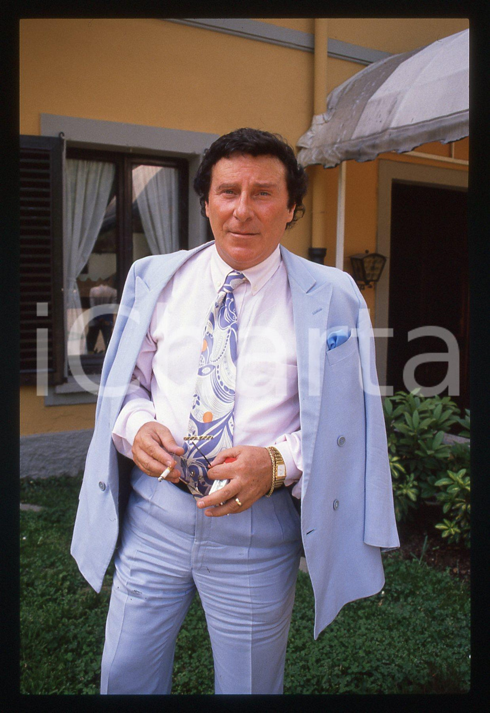 35mm vintage slide* 1990 ca COSTUME Ugo FRISOLI - Ritratto del presentatore (9)