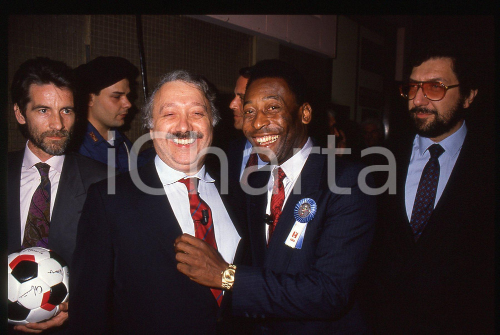 35mm vintage slide* 1989 CALCIO Gianni MINÀ e PELÉ a un evento per ITALIA '90