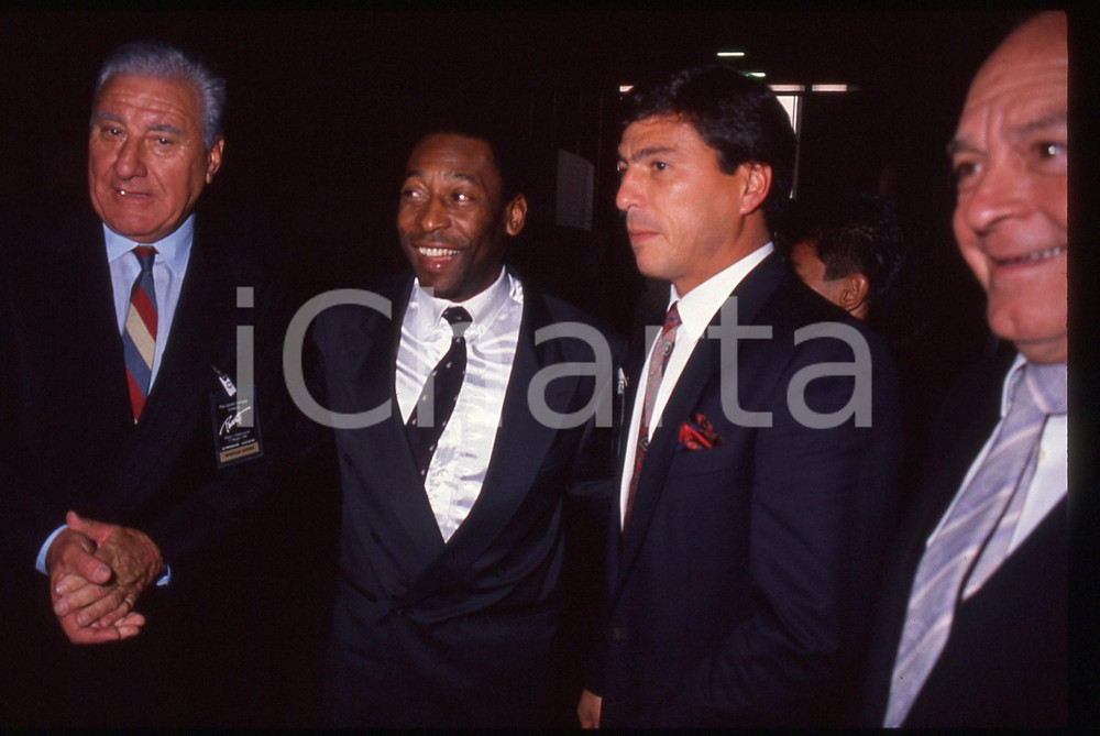 35mm vintage slide* 1990 MILANO PELÉ e Daniel PASSARELLA al Galà ITALIA '90 (2)