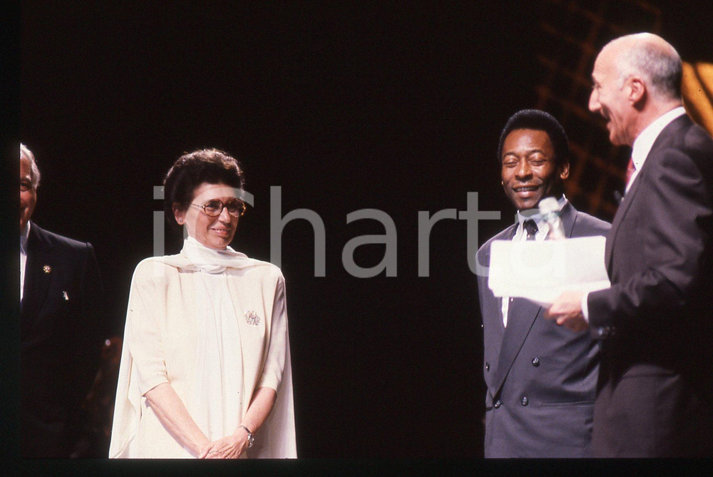 35mm vintage slide* 1990 MILANO Gianfranco DE LAURENTIIS e PELÉ Galà ITALIA '90