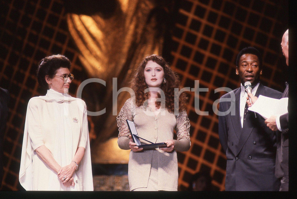 35mm vintage slide* 1990 MILANO CALCIO - PELÉ premiato al Galà di ITALIA '90 (2)