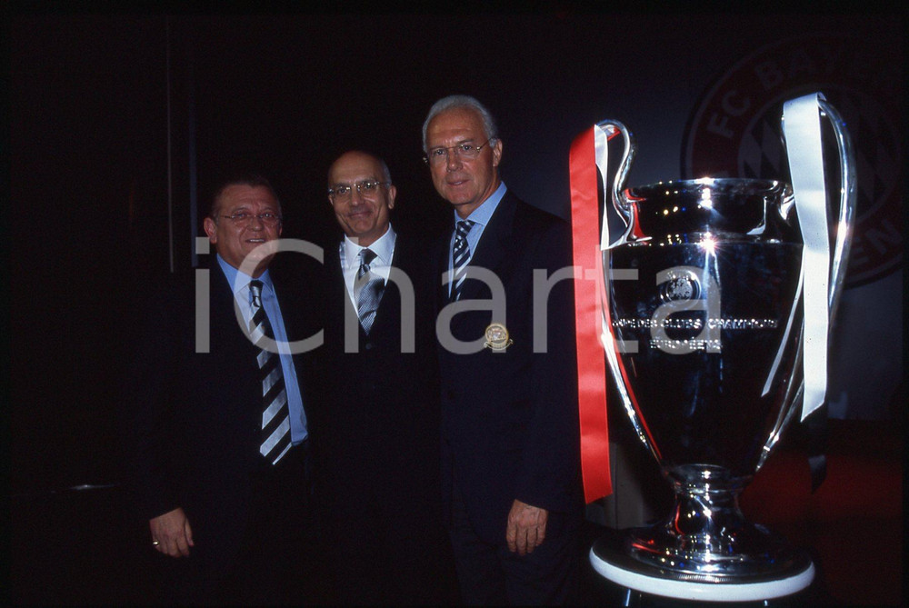 35mm vintage slide* 2001 MILANO Franz BECKENBAUER Pedro CORTES GARCIA UEFA Party